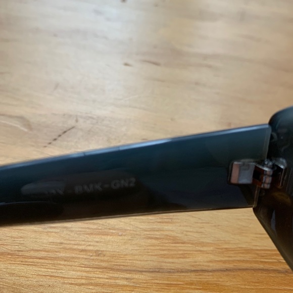 Jones New York Sunglasses - Picture 3 of 4